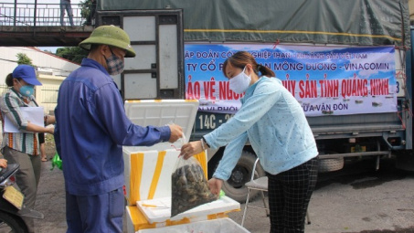 Than Mông Dương chung tay hỗ trợ ngư dân tiêu thụ thủy sản