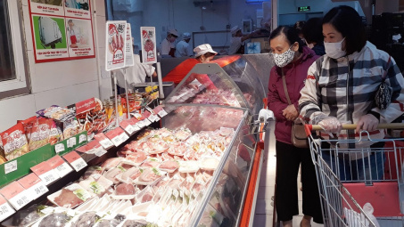 Giám sát hoạt động của thương lái, nhà phân phối, đưa giá thịt lợn về mức hợp lý