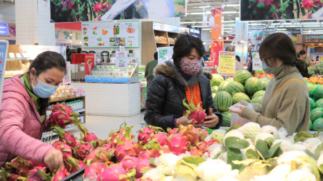 Giữa cao điểm giãn cách xã hội: Hàng tiêu dùng dồi dào nguồn cung, sức mua giảm