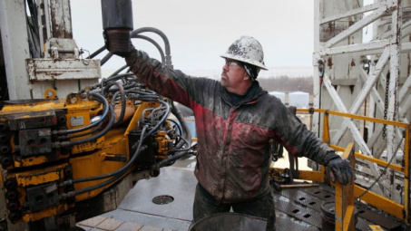 Căng thẳng thương mại Mỹ - Trung tăng, giá dầu thô giảm trở lại