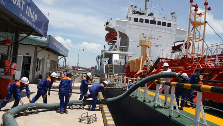 Kho cảng K2 tiếp nhận thành công tàu dầu 5.000 DWT