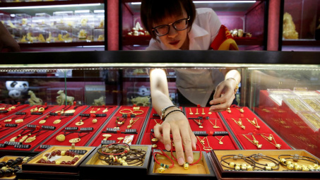 Giá vàng ngày 19/5 đã ''rút lui'' từ mức cao hơn 7 năm nhờ sự tích cực trong việc tìm vaccine Covid-19