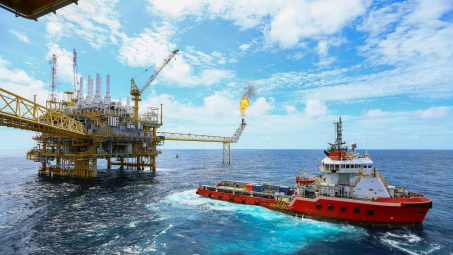 Giá dầu thô biến động trái chiều trước tình hình căng thẳng quan hệ Hoa Kỳ - Trung Quốc gia tăng