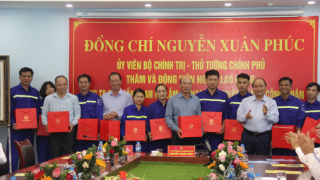 Thủ tướng thăm công nhân vùng mỏ Quảng Ninh
