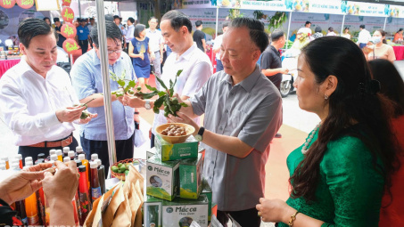 Nông sản từ hơn 17 tỉnh, thành phố hội tụ tại Hà Nội