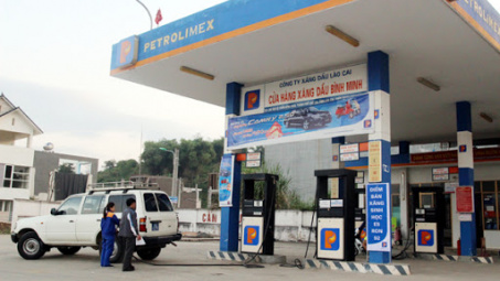 Petrolimex Lào Cai hỗ trợ 60 triệu đồng khắc phục hậu quả giông lốc tại xã Thái Niên