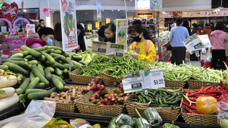 Lượng hàng hóa dồi dào, đáp ứng tốt nhu cầu mua sắm của người dân