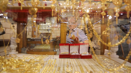 Giá vàng ngày 6/5 tăng giảm liên tục, quay quanh ngưỡng 1.700 USD/ounce