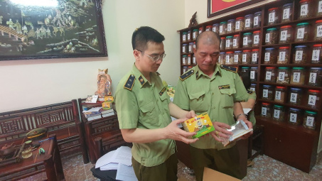 [Nóng] Thu giữ 90.000 sản phẩm bảo vệ sức khỏe giả, bán công khai trên mạng xã hội