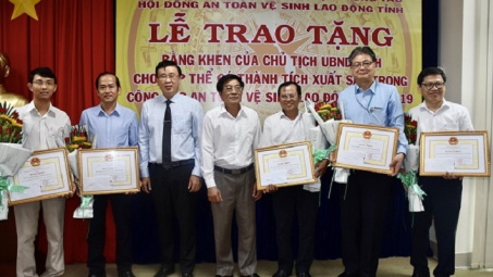 Nhiệt điện Phú Mỹ & Công ty EPS nhận bằng khen về công tác An toàn vệ sinh lao động