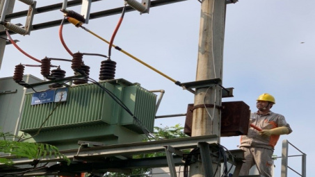 Xí nghiệp Dịch vụ điện lực Vĩnh Phúc đồng hành cùng PC Vĩnh phúc đảm bảo cấp điện an toàn, ổn định mùa nắng nóng.