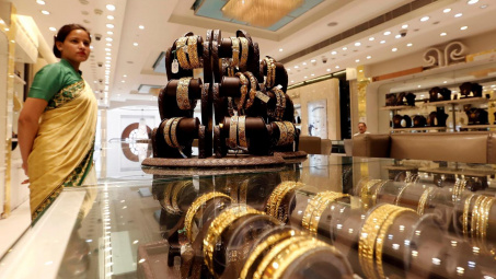 Giá vàng ngày 23/6: lo ngại Covid-19 bùng phát trở lại đẩy giá vàng tăng từ đỉnh 7 năm