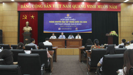 Nhiều hàng hóa giảm giá 100% trong tháng khuyến mại tập trung quốc gia