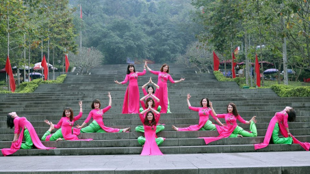 Trao giải cuộc thi “Duyên dáng Áo dài Việt” trên đất tổ Đền Hùng