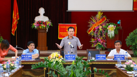 Ủy ban về các vấn đề xã hội của Quốc hội làm việc tại Công ty Công nghiệp hóa chất mỏ Bắc Trung Bộ