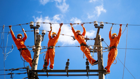 Hoàn thiện cơ chế phát triển thị trường điện cạnh tranh đồng bộ với chính sách giá điện