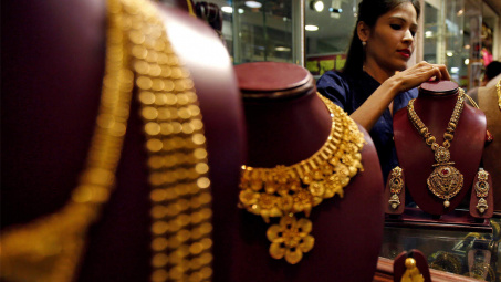 Giá vàng ngày 30/6 chinh phục đỉnh cao mới trong bối cảnh Covid-19 ngày càng phức tạp