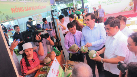 Trải nghiệm chợ phiên nông sản cuối tuần ngay tại Hà Nội