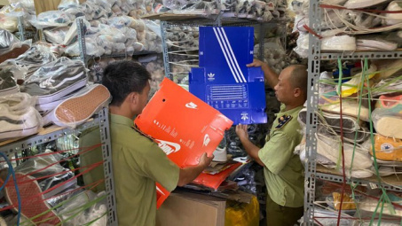 Liên tiếp thu giữ hàng nghìn sản phẩm giả mạo thương hiệu Nike, Adidas