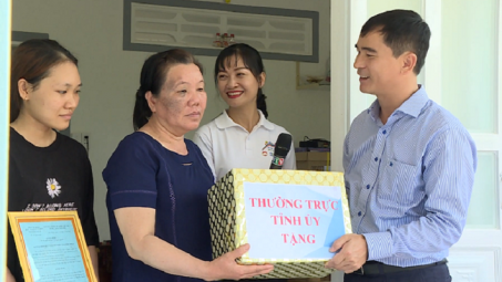 Bình Thuận: Trao tặng "Mái ấm yêu thương" cho 2 gia đình có hoàn cảnh khó khăn
