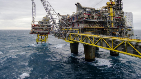 Dầu thô quay đầu giảm giá trở lại, OPEC+ nâng sản lượng khai thác từ tháng 8/2020