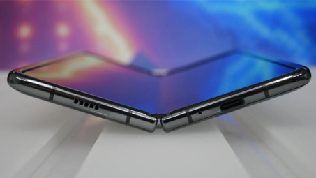 Galaxy Fold Lite - Điện thoại màn hình gập giá rẻ đầu tiên trên thế giới