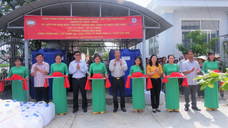 EVNGENCO 3 trao tặng 520 triệu đồng chung tay cùng Tiền Giang phòng chống hạn mặn