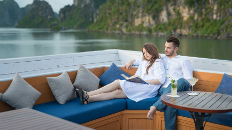 Du thuyền trên thiên đường biển cả