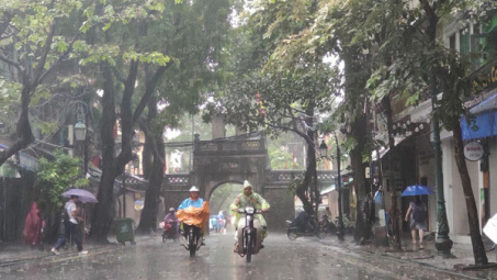 Thời tiết ngày 5/7: Bắc Bộ xuống dưới 30 độ, tiếp tục mưa dông