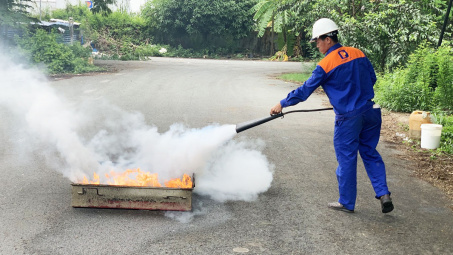 Tổng kho Xăng dầu Nhà Bè nâng cao nghiệp vụ phòng cháy chữa cháy