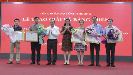 Xuất sắc trong hoạt động công đoàn, 17 tập thể, 5 cá nhân được nhận Bằng khen của Bộ trưởng