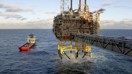 Giá dầu thô giảm, ông Donald Trump huỷ đàm phán cứu trợ kinh tế