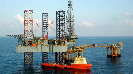 Giá dầu thô chịu áp lực giảm, tồn trữ dầu thô tại Hoa Kỳ ở mức cao nhất trong hàng chục năm qua