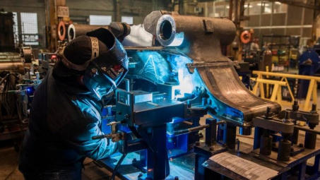 Sản xuất công nghiệp của Trung Quốc phục hồi mạnh nhất kể từ năm 2011