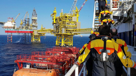 Giá dầu thô tăng nhẹ, bão tiếp tục đe doạ hoạt động khai thác dầu thô của Hoa Kỳ