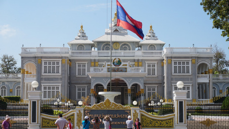 Lào đối mặt nguy cơ vỡ nợ, xếp hạng tín dụng xuống mức "Rác"