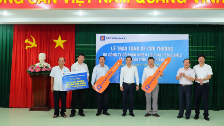 Petrolimex Aviation trao 2 xe cứu thương tặng Ngành Y tế tỉnh Kiên Giang, chung tay đẩy lùi Covid-19