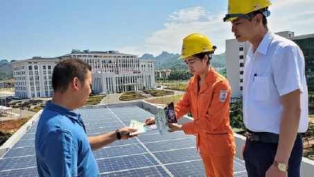 EVNNPC hỗ trợ tối đa cho khách hàng đầu tư điện mặt trời mái nhà.