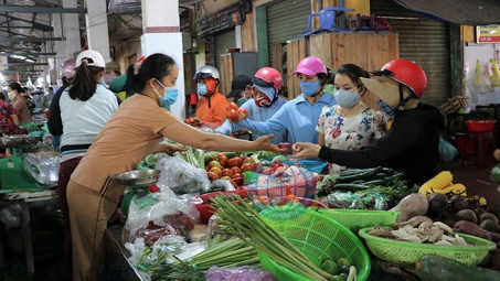 Thị trường Đà Nẵng: Sức mua giảm, rau củ tăng giá mạnh
