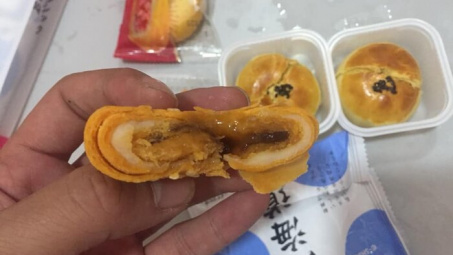 Chặn đứng hàng tấn bánh Trung thu và hộp trà hoa quả không rõ nguồn gốc