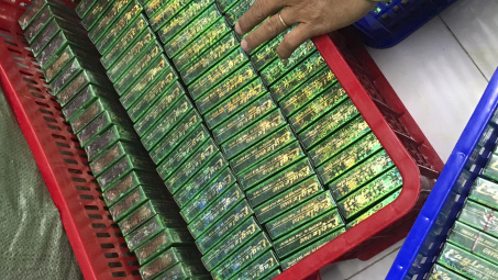 Thu giữ số lượng lớn dầu gió xanh Con Ó giả