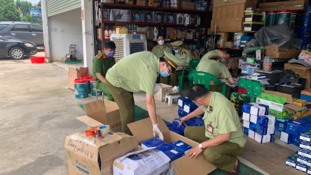 Lạng Sơn kiểm tra, tạm giữ gần 400 sản phẩm hàng hóa có dấu hiệu giả mạo nhãn hiệu BOSCH; HUYNDAI