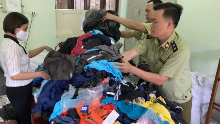 Hà Giang: Tiêu hủy gần 2.000 sản phẩm giả mạo nhãn hiệu Adidas, Nike, Gucci, Chanel