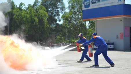 Petrolimex Quảng Ngãi: Nâng cao kỹ năng chữa cháy và cứu nạn, cứu hộ