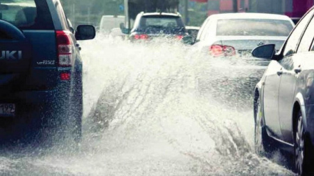 Những nguyên tắc vàng khi lái xe dưới trời mưa