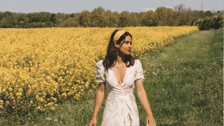 Váy hoa nhí – Nét dịu dàng và lãng mạn cho ngày chớm Thu