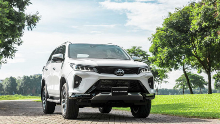Toyota Fortuner 2020 ra mắt: Bổ sung trang bị, giảm giá bán