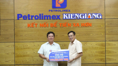 Petrolimex Sài Gòn hỗ trợ bệnh nhân nghèo tỉnh Kiên Giang 100 triệu đồng
