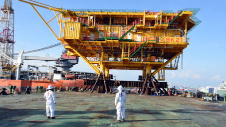 Hạ thủy thành công Khối thượng tầng Giàn đầu giếng BK-21 mỏ Bạch Hổ