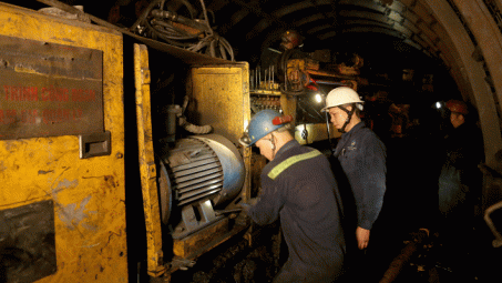 Than Nam Mẫu lần đầu tiên tổ chức Hội thi đào lò nhanh bằng thiết bị cơ giới